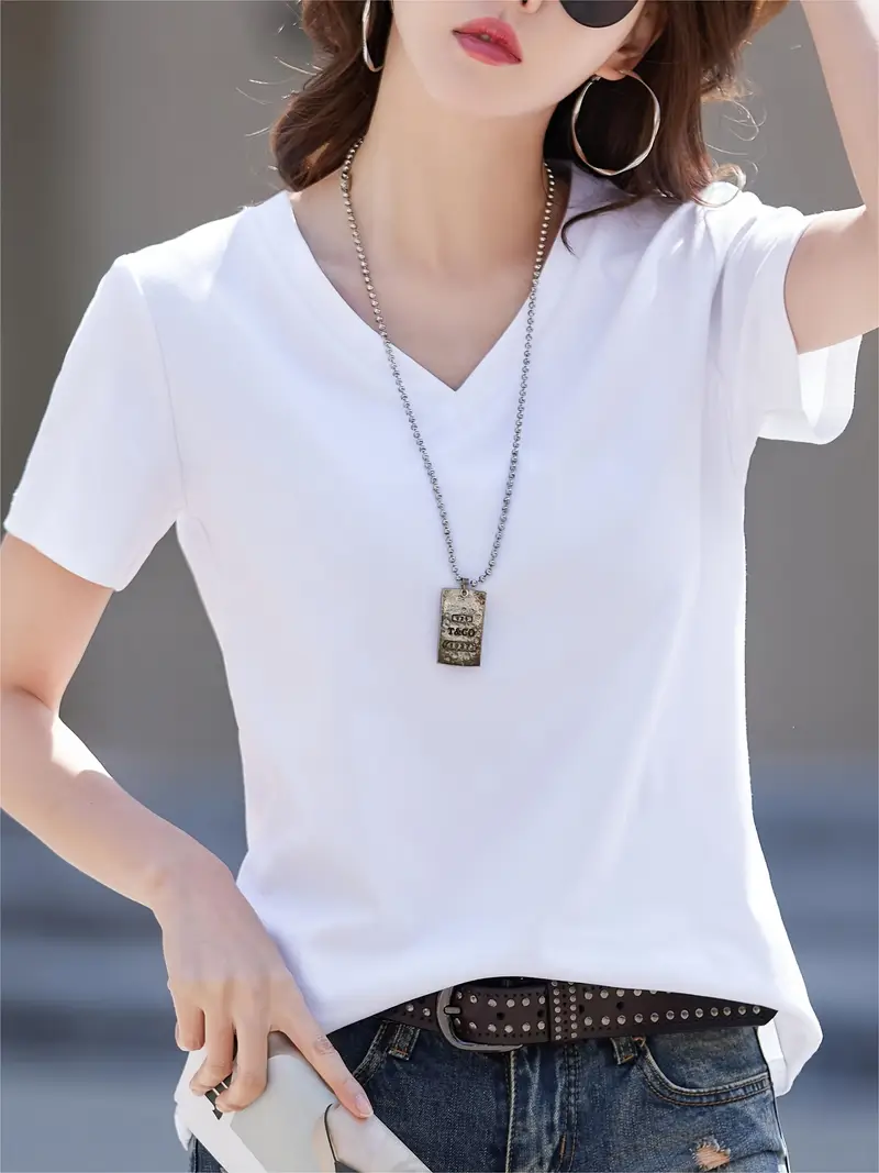 V Yaka Dokuma Slim Fit Beyaz T-Shirt