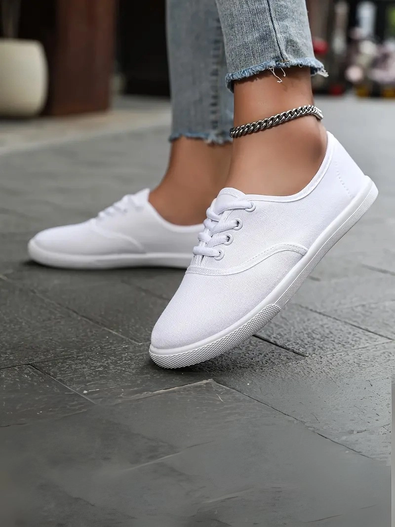 Düşük Tabanlı Bağcıklı Hafif ve Rahat Günlük Kullanım İçin Beyaz Kadın Sneaker