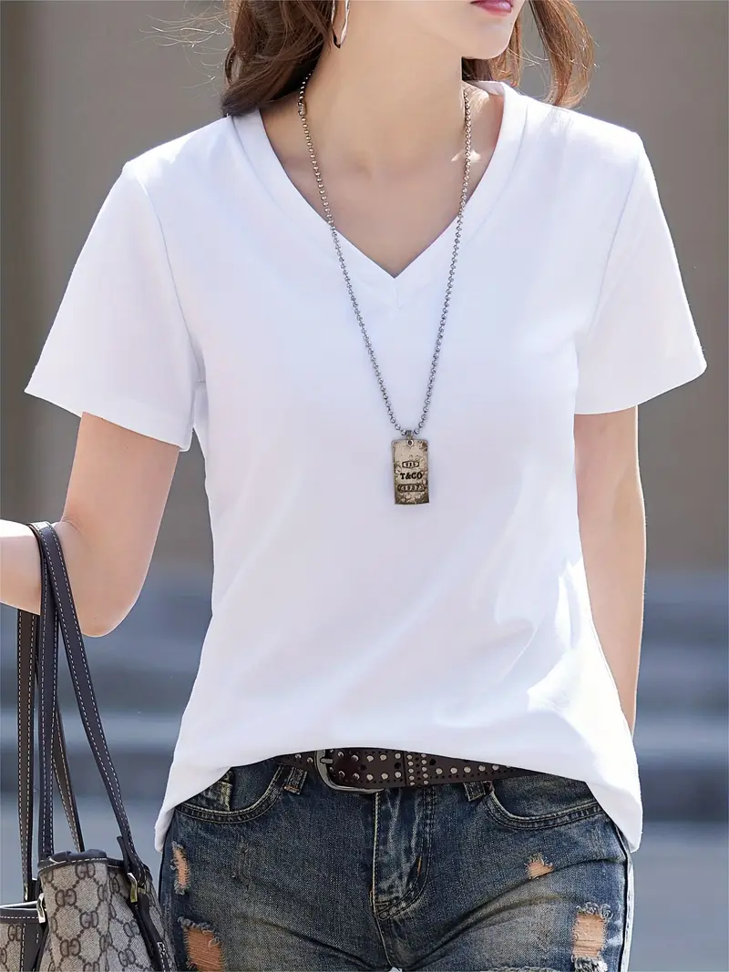 V Yaka Dokuma Slim Fit Beyaz T-Shirt