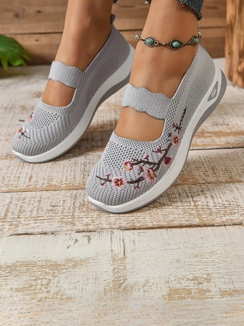 Kauçuk Tabanlı Üst Kumaş ve Astarlı Düşük Topuklu Rahat Gri Kadın Sneaker
