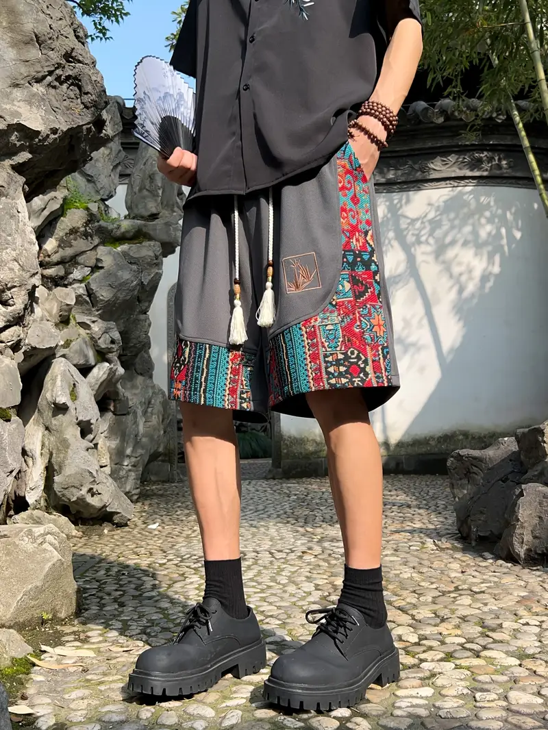 Geometrik Desenli Rahat Kesim Yaz Stili Polyester Karışımı, Kültürel ve Açık Hava Etkinlikleri İçin Mükemmel Erkek Şort