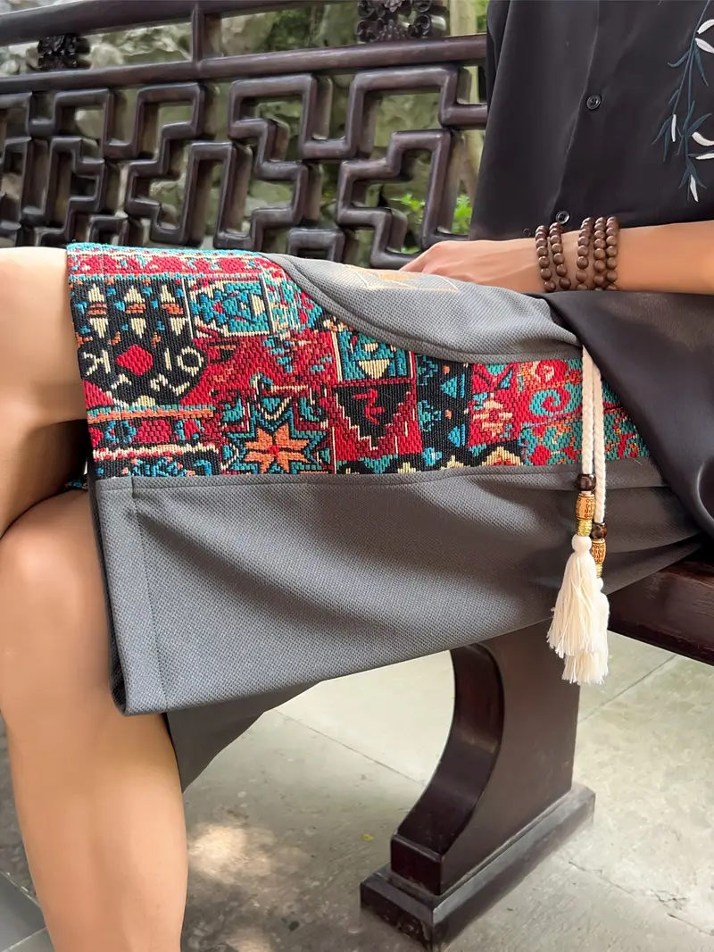 Geometrik Desenli Rahat Kesim Yaz Stili Polyester Karışımı, Kültürel ve Açık Hava Etkinlikleri İçin Mükemmel Erkek Şort