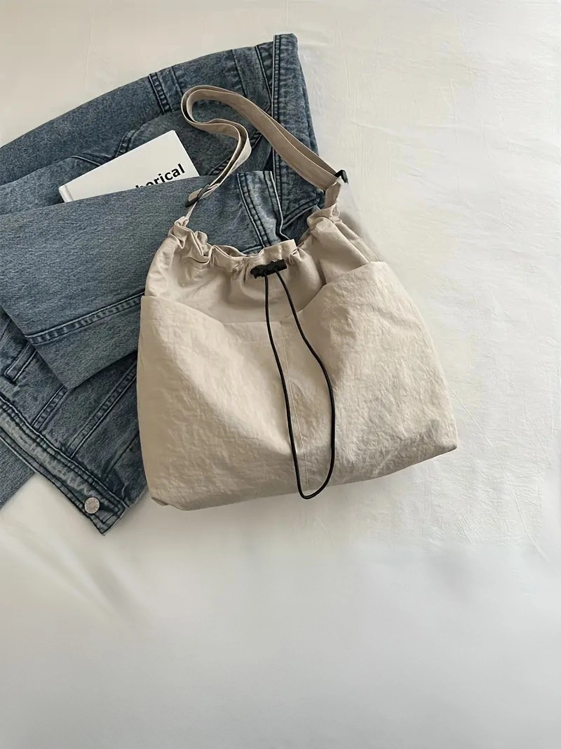 Günlük Kullanım İçin Uygun Minimalist Düz Renk Polyester Astarlı Ayarlanabilir Askılı Fermuarlı ve Büyük Kapasiteli Kadın Kanvas Çanta
