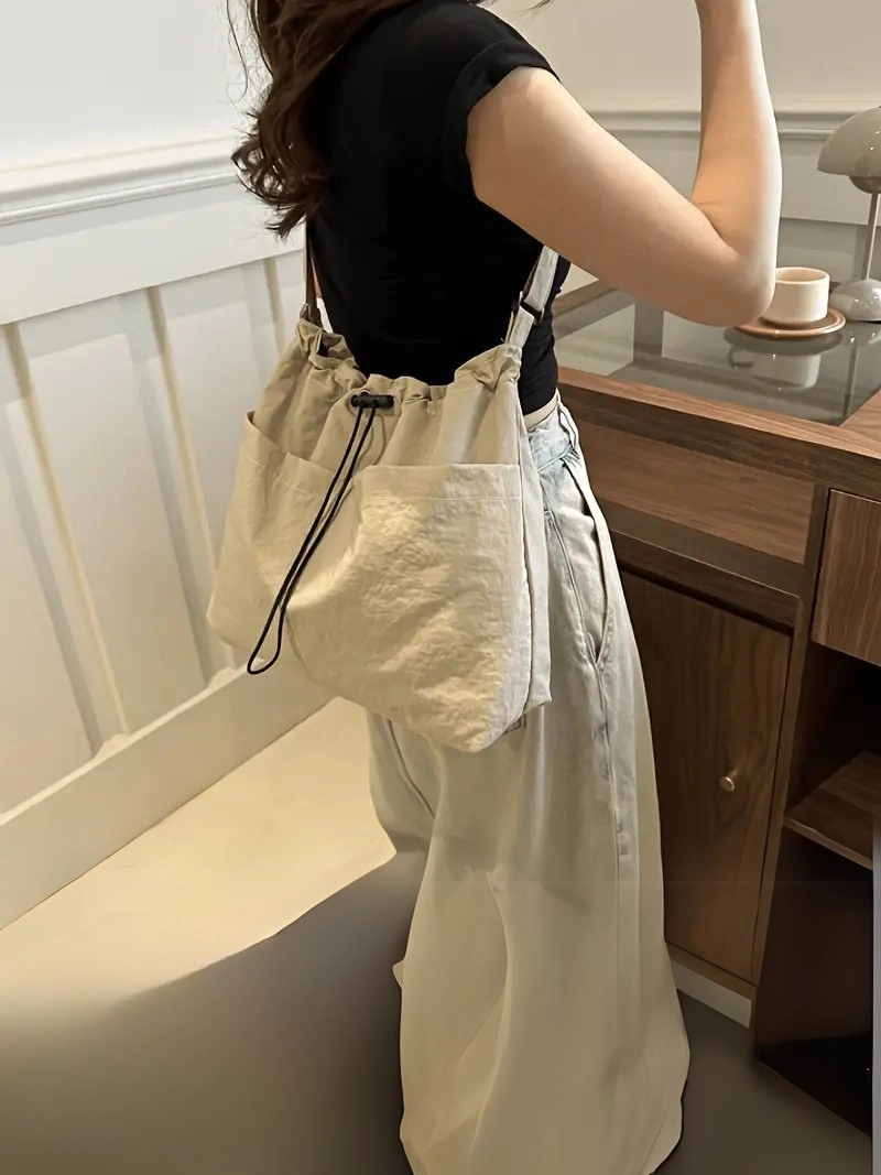 Günlük Kullanım İçin Uygun Minimalist Düz Renk Polyester Astarlı Ayarlanabilir Askılı Fermuarlı ve Büyük Kapasiteli Kadın Kanvas Çanta