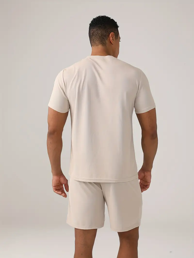 Rahat Baskılı Üç Mevsim Spor Takımı Grafik ve Harf Tasarımı ile 2 Parça Set Polyester Kumaş Hafif Esnek