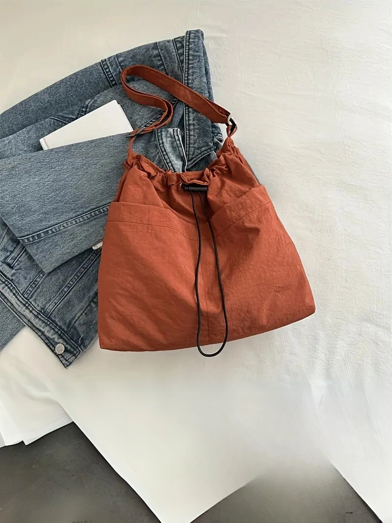 Günlük Kullanım İçin Uygun Minimalist Düz Renk Polyester Astarlı Ayarlanabilir Askılı Fermuarlı ve Büyük Kapasiteli Kadın Kanvas Çanta