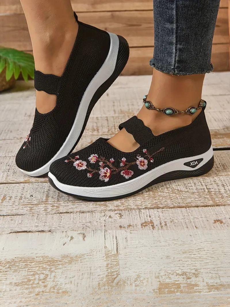 Kauçuk Tabanlı Üst Kumaş ve Astarlı Düşük Topuklu Rahat Bordo Kadın Sneaker