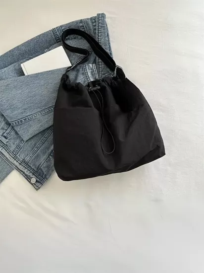 Günlük Kullanım İçin Uygun Minimalist Düz Renk Polyester Astarlı Ayarlanabilir Askılı Fermuarlı ve Büyük Kapasiteli Kadın Kanvas Çanta
