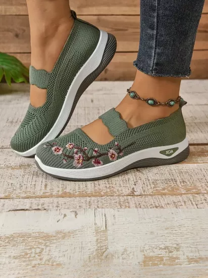 Kauçuk Tabanlı Üst Kumaş ve Astarlı Düşük Topuklu Rahat Siyah Kadın Sneaker