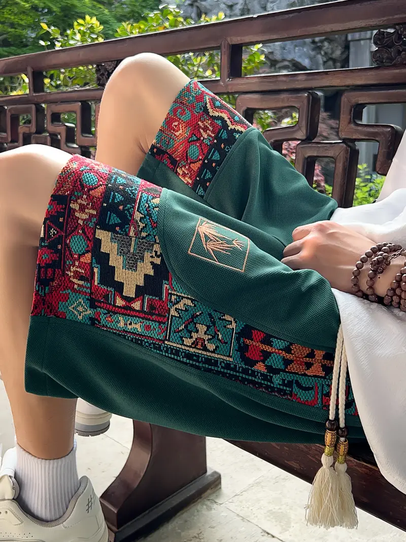 Geometrik Desenli Rahat Kesim Yaz Stili Polyester Karışımı, Kültürel ve Açık Hava Etkinlikleri İçin Mükemmel Erkek Şort