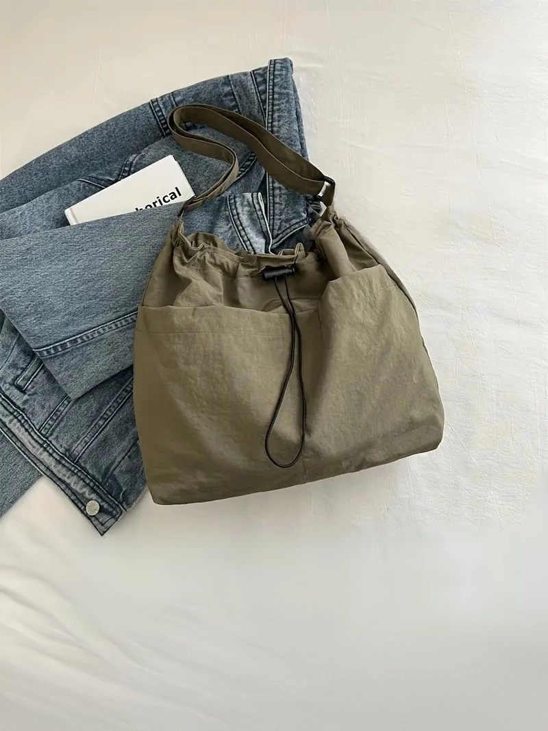 Günlük Kullanım İçin Uygun Minimalist Düz Renk Polyester Astarlı Ayarlanabilir Askılı Fermuarlı ve Büyük Kapasiteli Kadın Kanvas Çanta