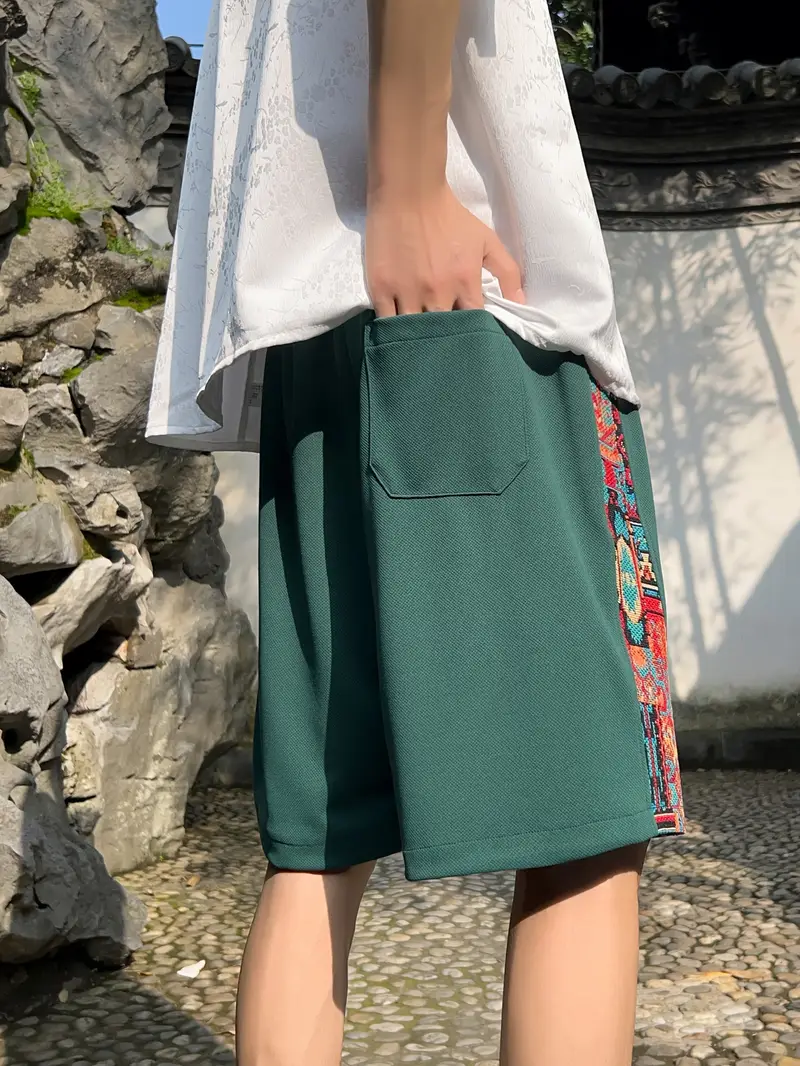 Geometrik Desenli Rahat Kesim Yaz Stili Polyester Karışımı, Kültürel ve Açık Hava Etkinlikleri İçin Mükemmel Erkek Şort